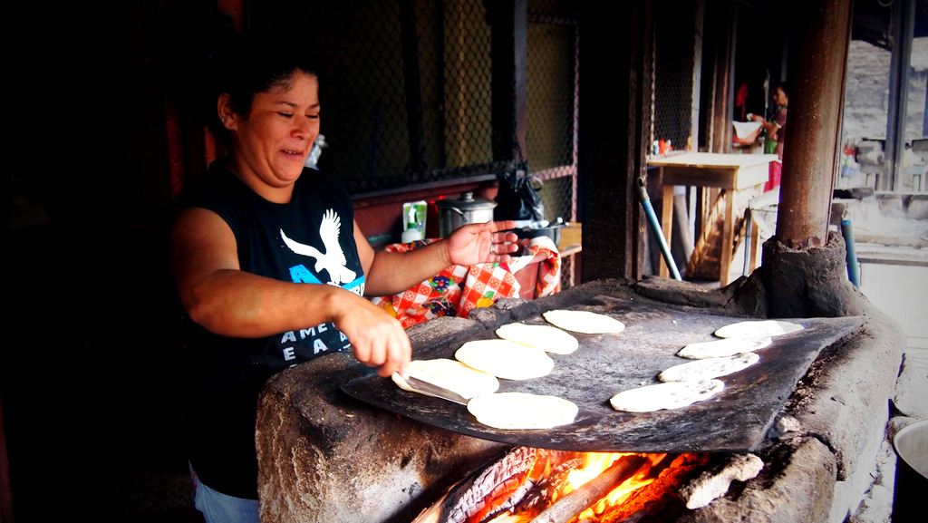 making tortillas in nicaragua